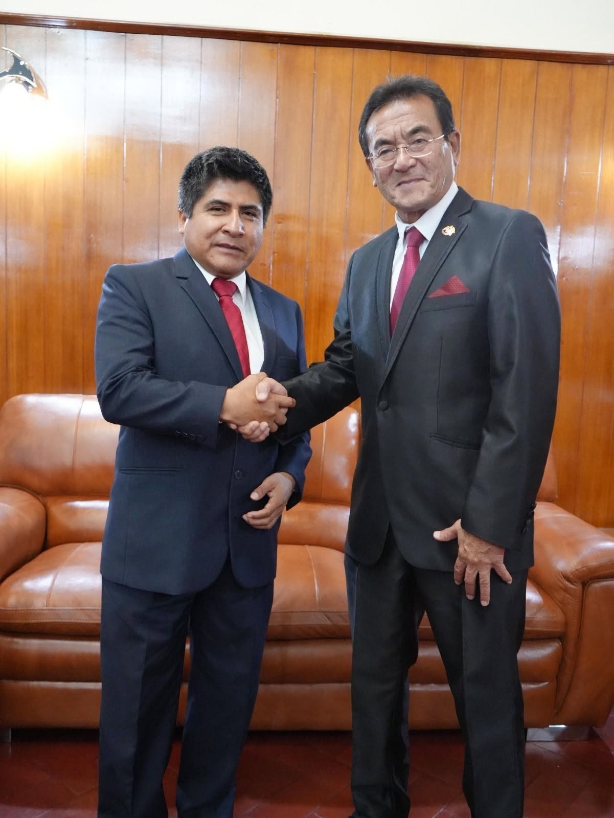 Dr. Víctor Lau Torres, Vicerrector de Investigación de la Universidad Nacional de Trujillo, mantuvo una reunión de coordinación con el Dr. Raúl Siche Jara